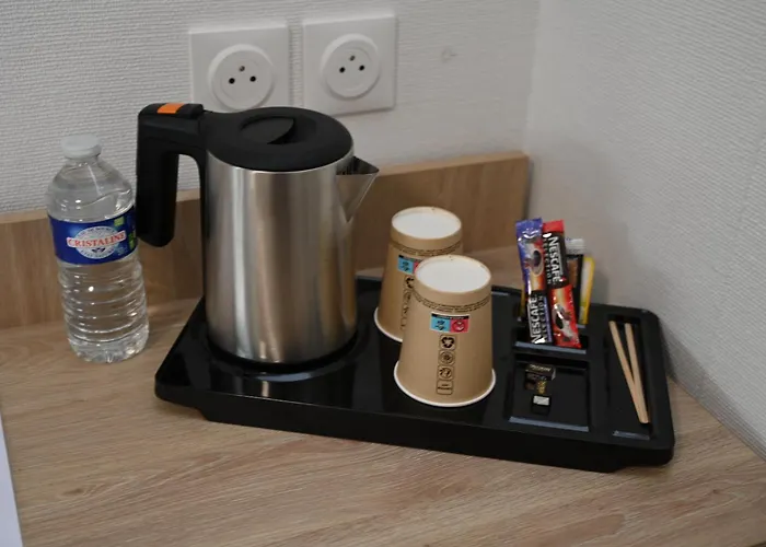 Cit\'Hotel Les Eleis